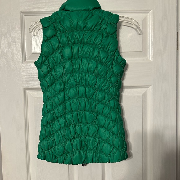 Athleta Downalicious Puffer Vest - Picture 9 of 15